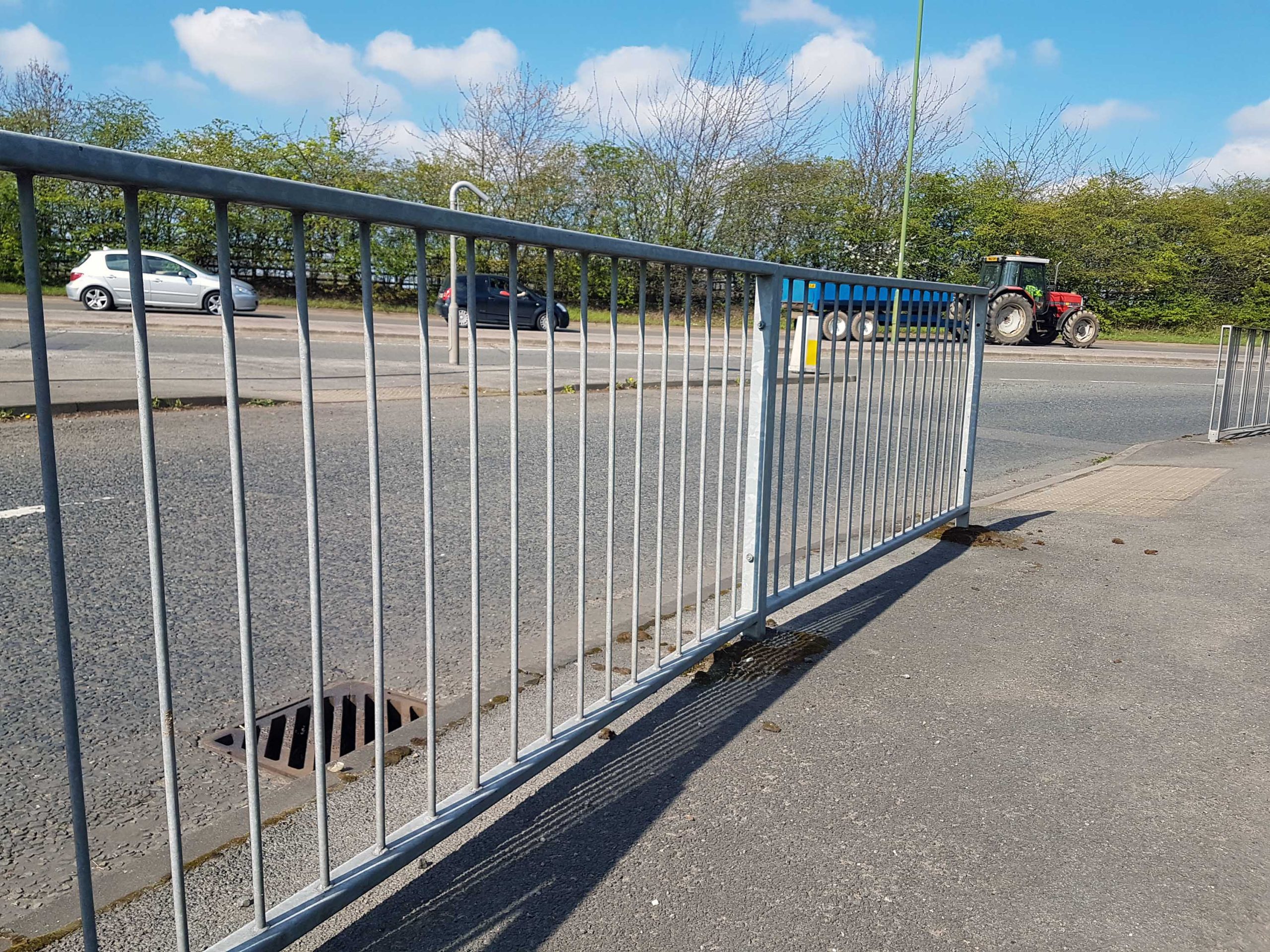 Galvanised M1 pedestrian guardrail