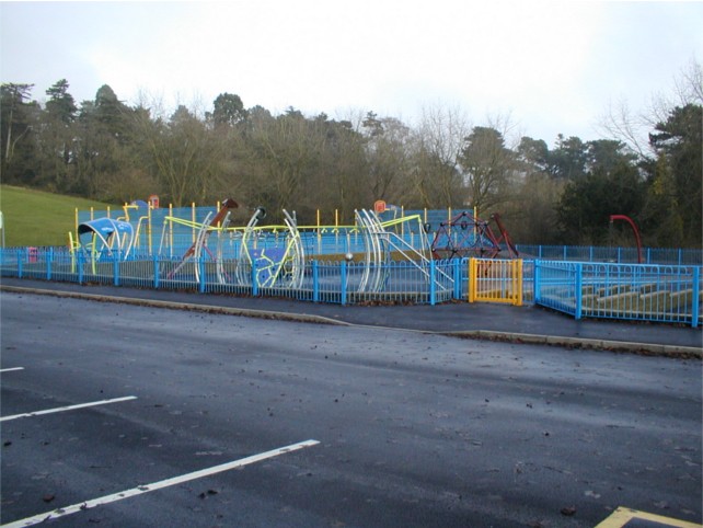 Galvanized and powder coated bow-top railings to park