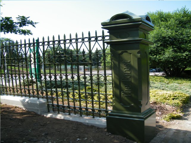 galvanized and powder coated mild steel decorative railings to gate entrance which are complaint to BS 1722 Part 9.