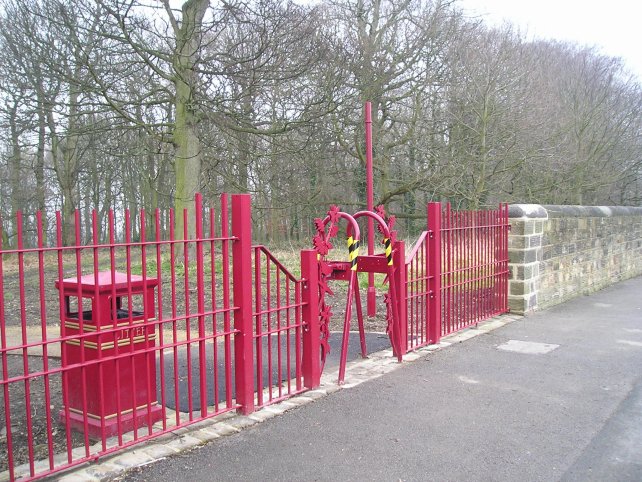 galvanized & polyester powder coating railings and gates laser profiled motifs anti cycle barriers