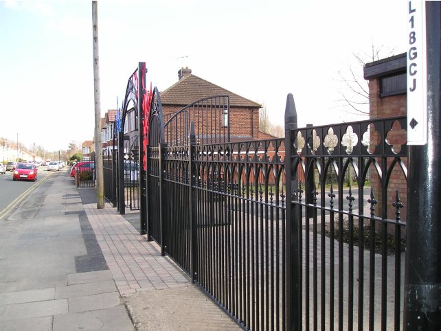 Caludon castle metal railings