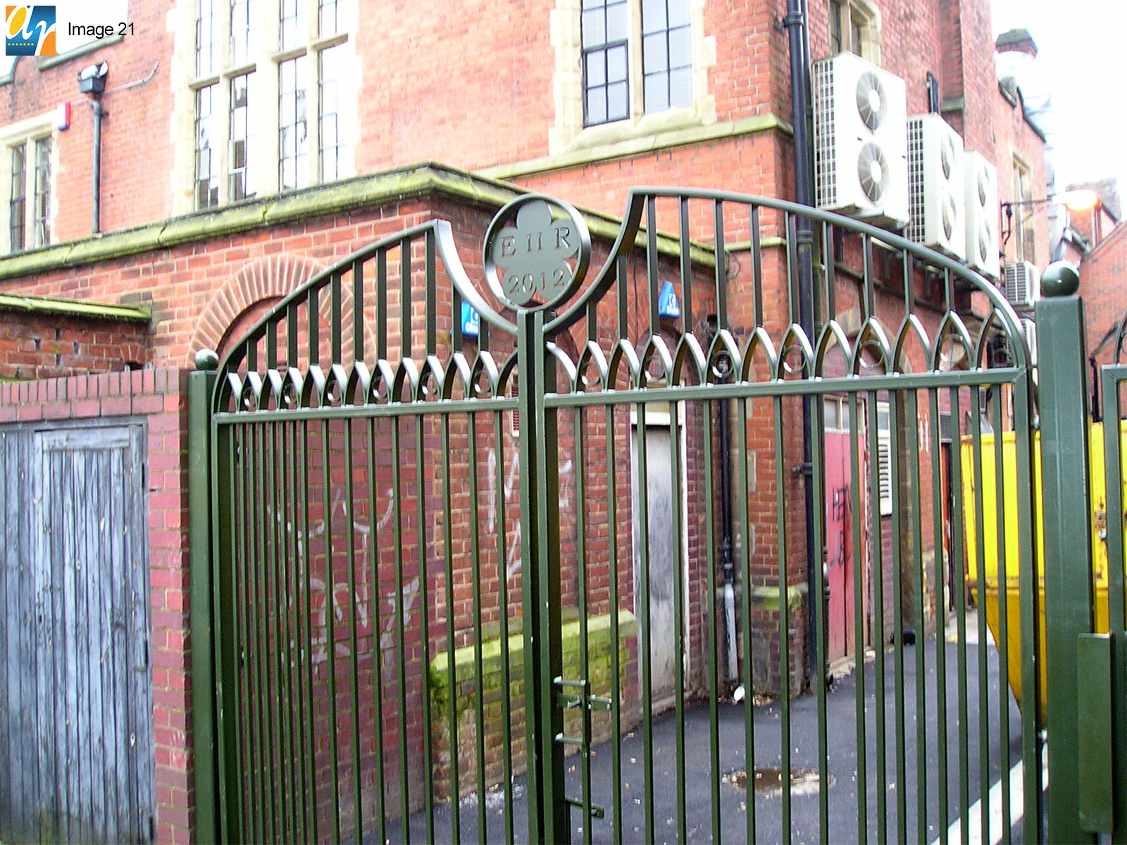 Bespoke metal gate