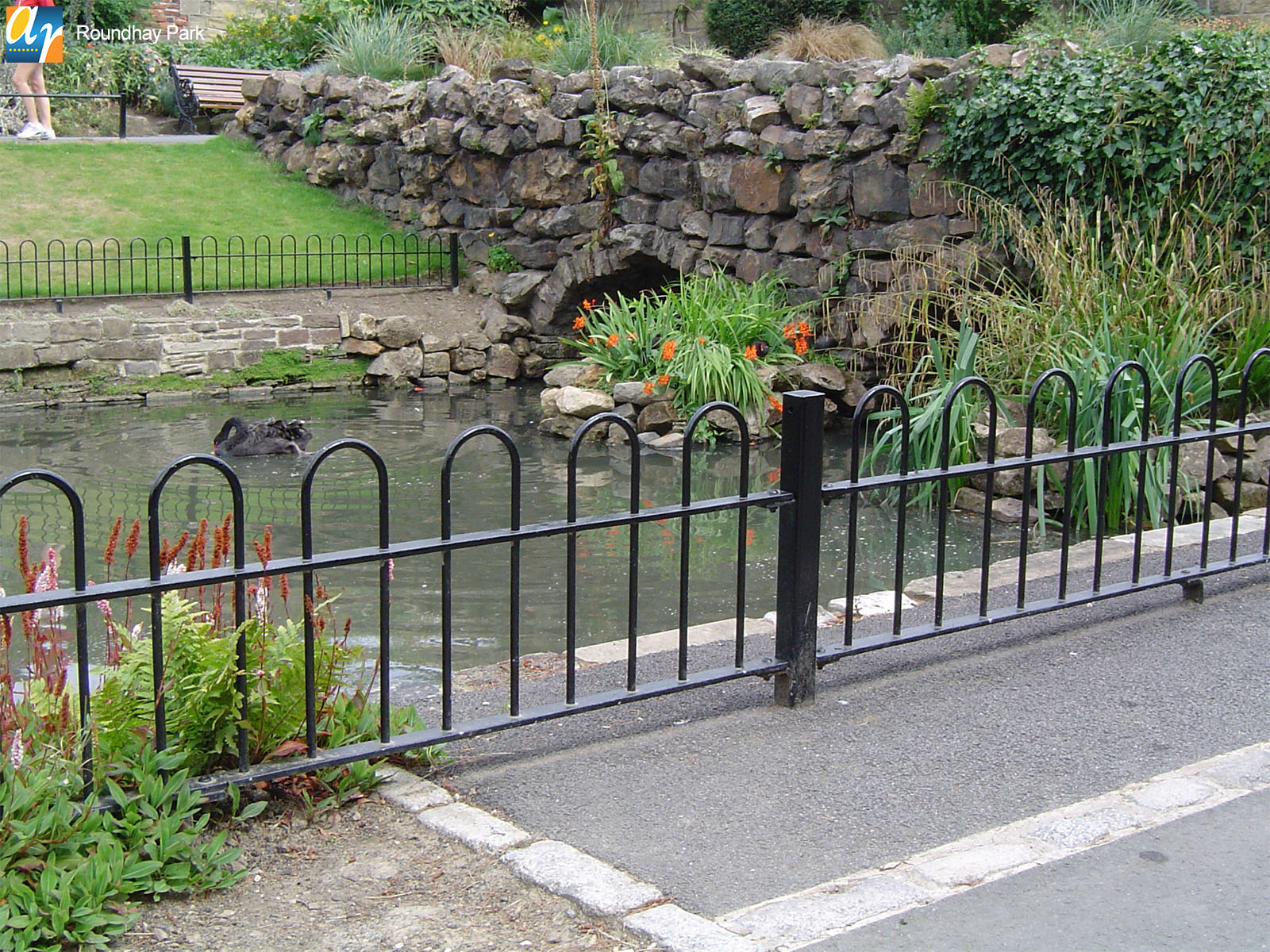 Roundhay Park standard bow top railings