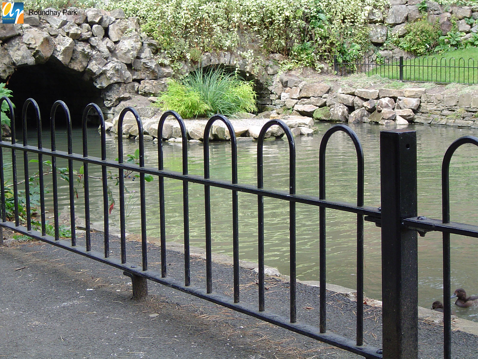Roundhay Park standard bow top railings
