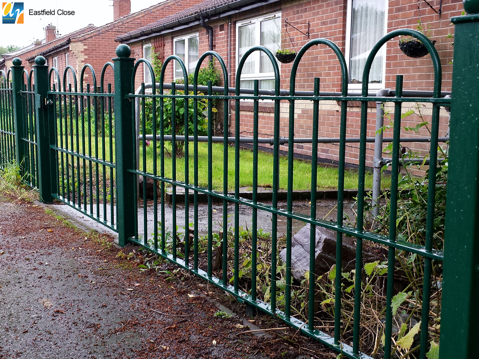 Eastfield Close Southwell bow top railings